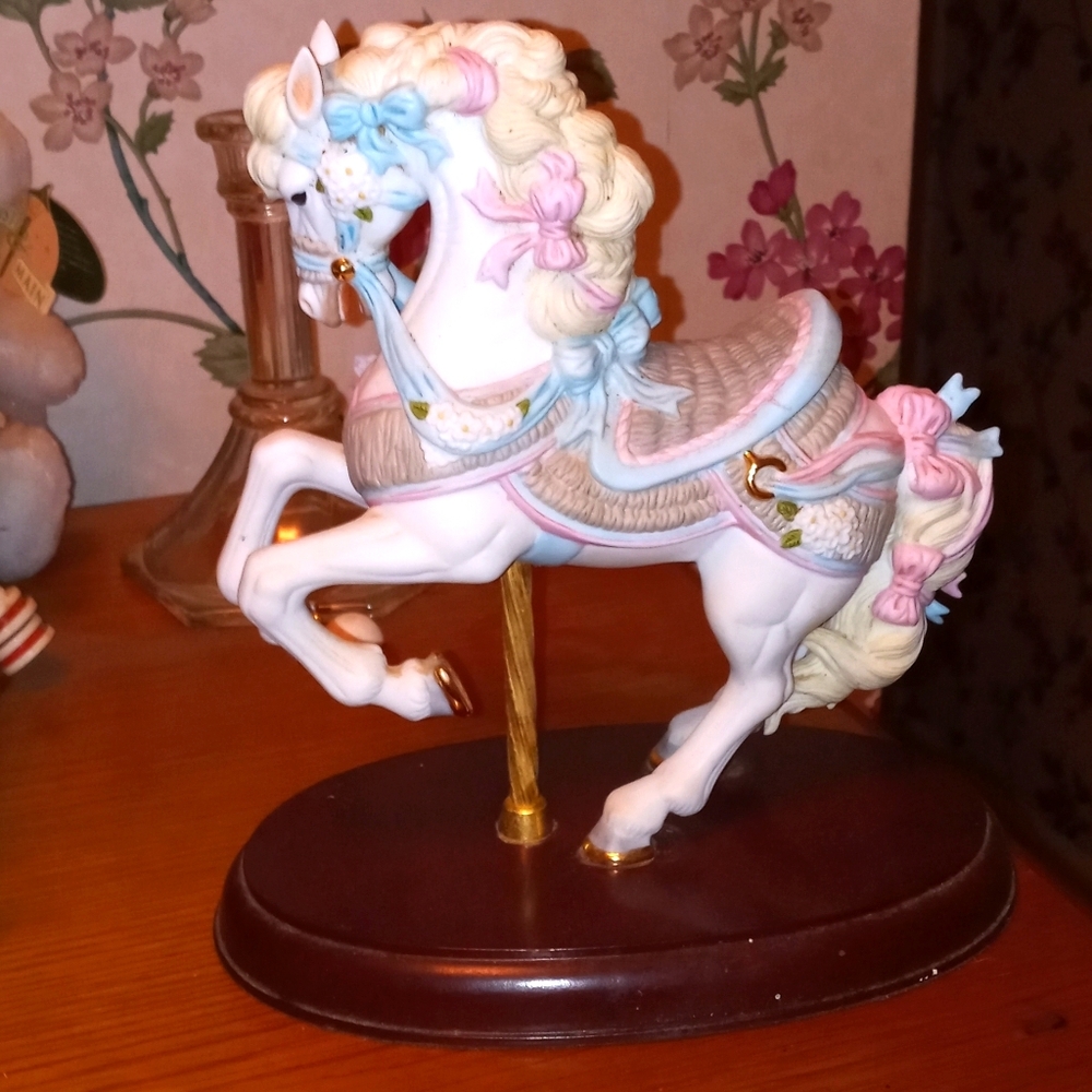 Lenox very rare 1987 horse figure 24 kt gold trim